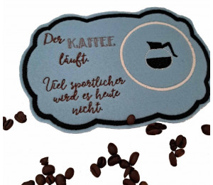 Stickdatei ITH - Mug Rug Spruch "Kaffee läuft - sportlicher wird es heute nicht"